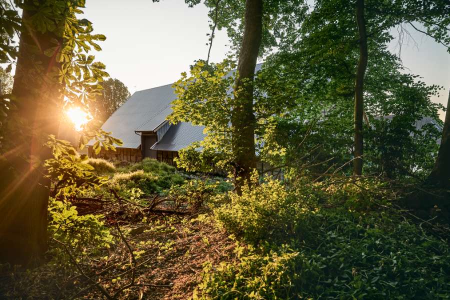 Smuk tagkonstruktion bringes til live med pandeplader, Gut Godderstorf, 23779 Neukirchen, Tyskland